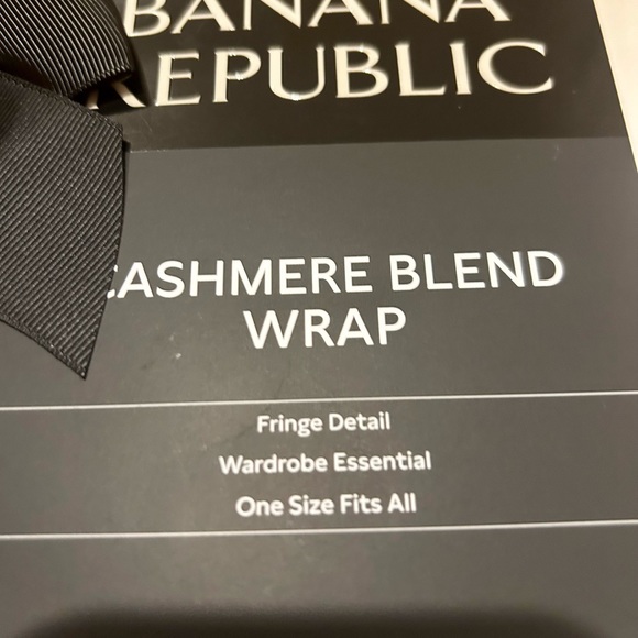 Banana Republic cashmere blend wrap shawl - Picture 4 of 6